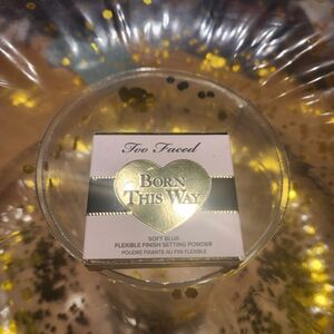 Too Faced Born This Way Soft Blur Flexible Finish Setting Powder in Light